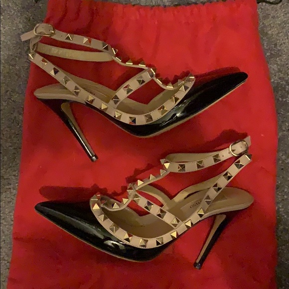 Valentino Shoes - Valentino black and nude rockstud pumps Valentino Shoes - Valentino black and nude rockstud pumps